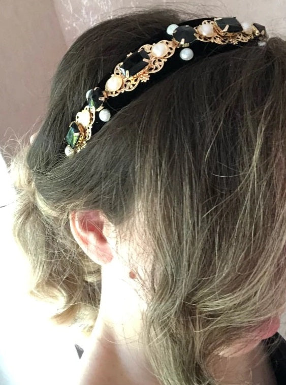 bijou de  tête pour reine avec des perles et des diamants