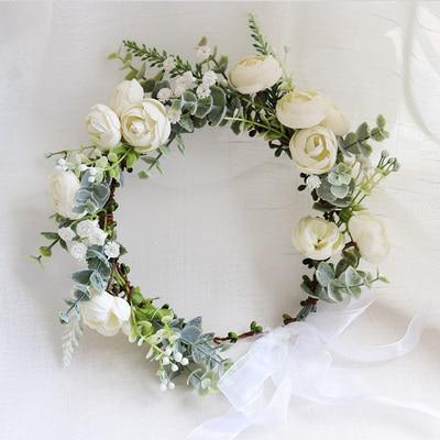 Couronne de fleurs fantaisie blanche